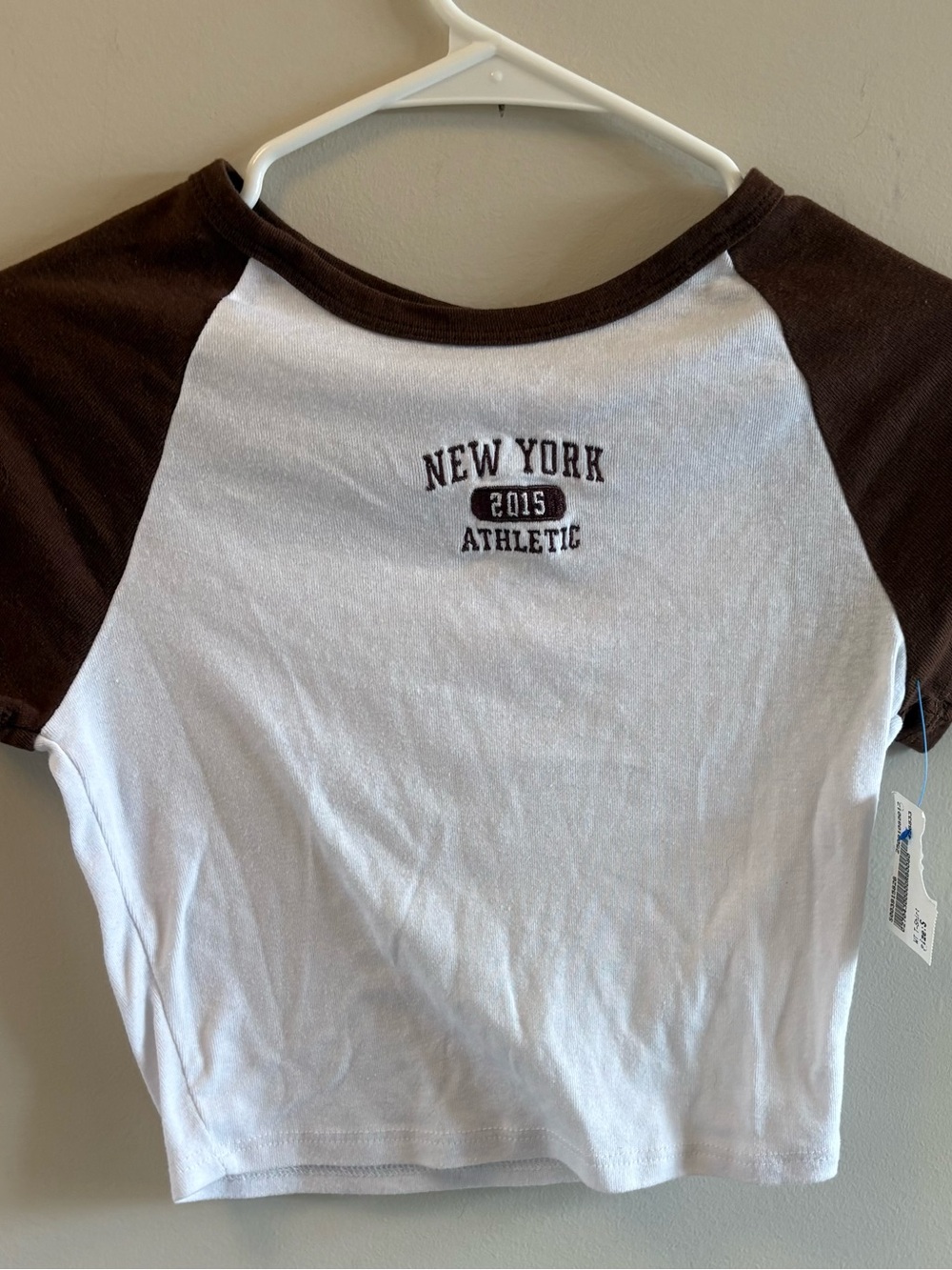 NWT Women’s New York Cropped Raglan Tee | Brown & White